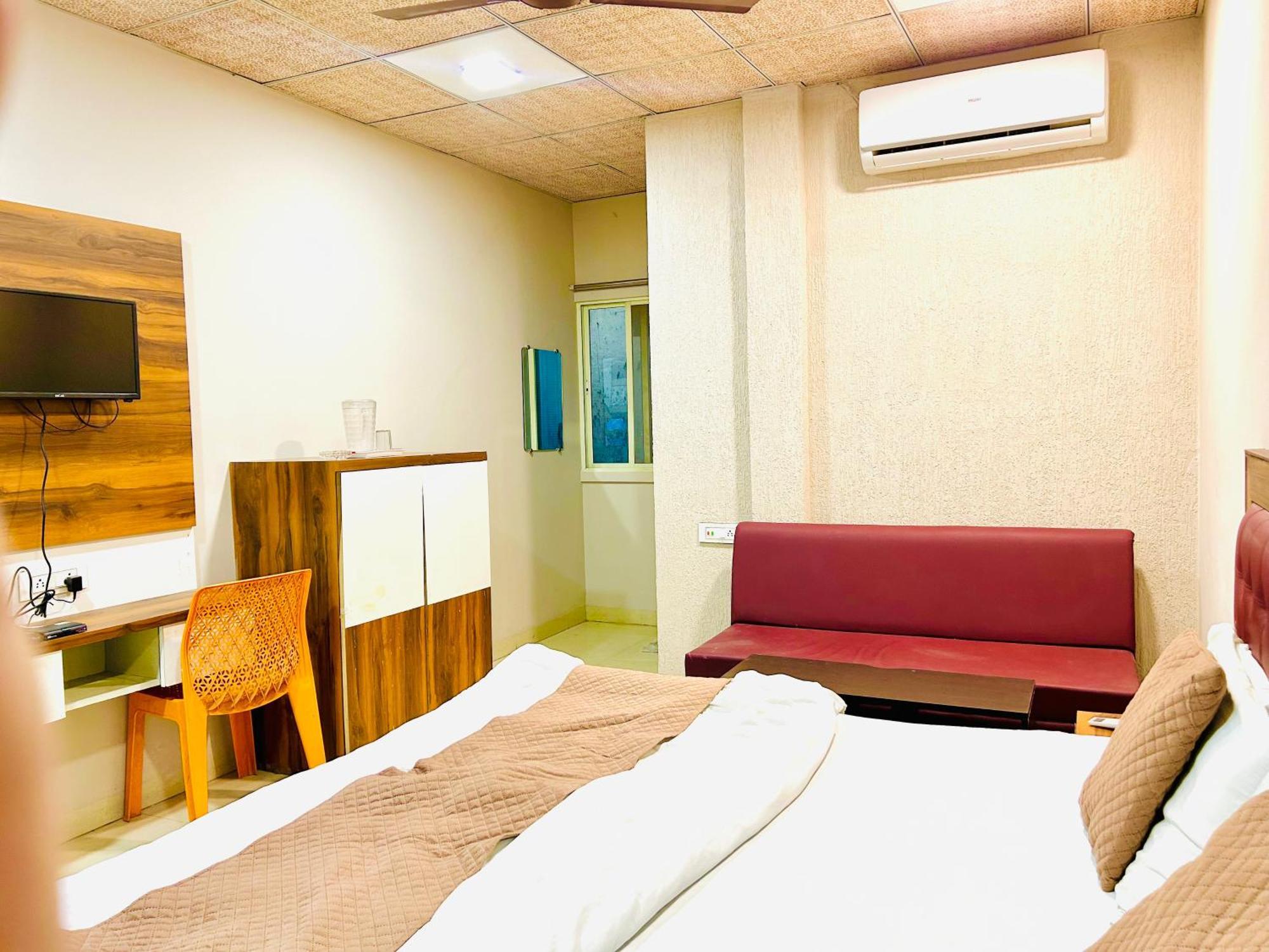 Jagtara Residency Hotel Indaur Kültér fotó