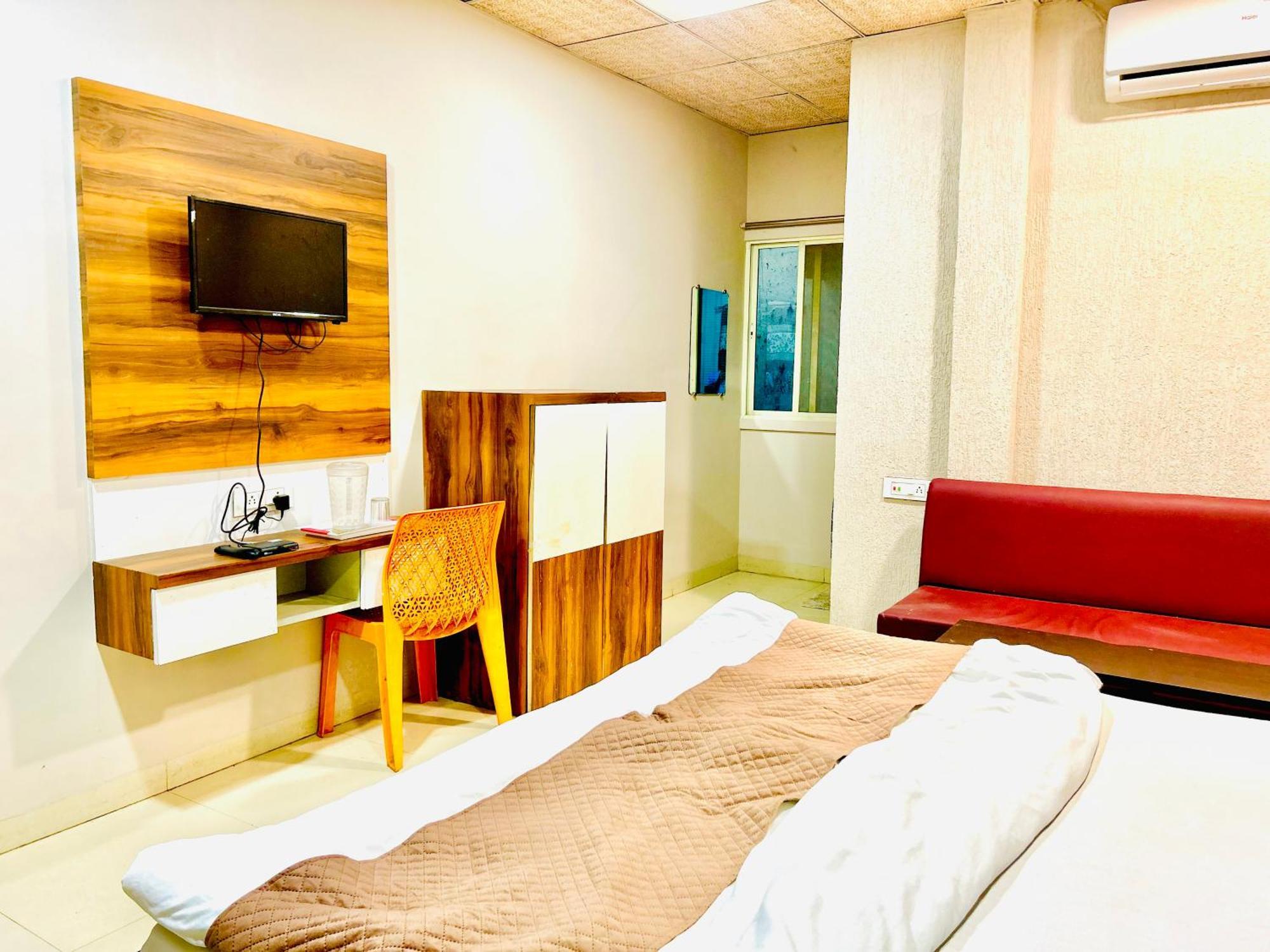 Jagtara Residency Hotel Indaur Kültér fotó
