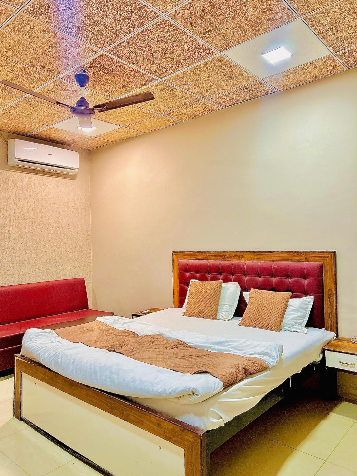 Jagtara Residency Hotel Indaur Kültér fotó