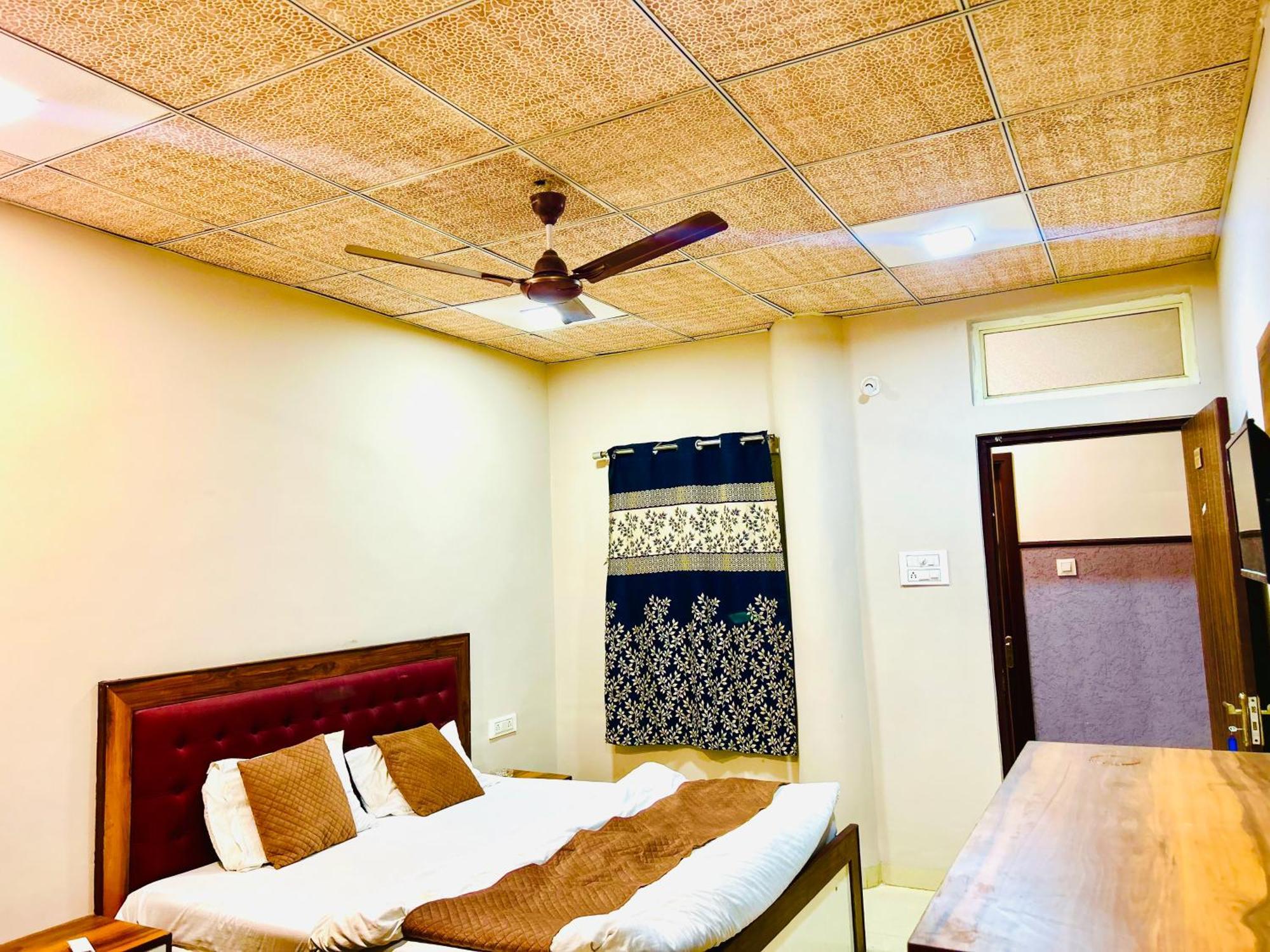 Jagtara Residency Hotel Indaur Kültér fotó